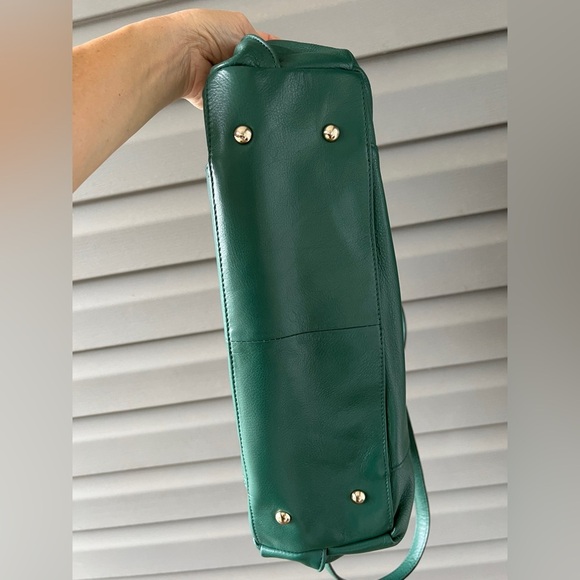 B. MAKOWSKY 100% LEATHER A226649 SHOULDER ZIP CLOSURE BAG / CROSSBODY GREEN - Picture 6 of 16